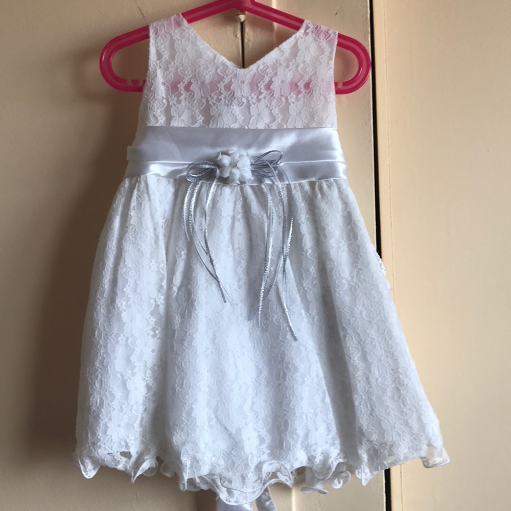 Cute white dress - Picture 1 of 6